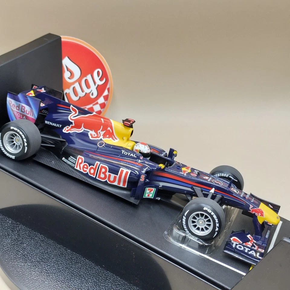 MINICHAMPS 1/18 Red Bull Racing Renault RB6 Sebastian Vettel 2010 110100005 - Image 3 of 4