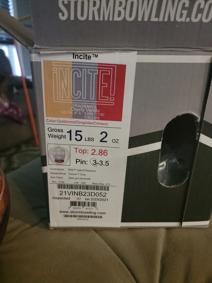 Bola de boliche reactiva híbrida Storm Incite de 15 lb Foto 2 de 4