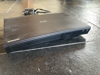SAMSUNG D-J5700 Blu-ray DVD Disc Player With Built-in Wi-Fi 1080p