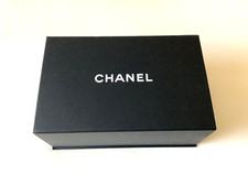 CHANEL - Kartonage, Große Box mit Magnet, Ne...