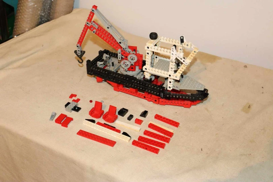 LEGO Technic 8839 Supply Ship, photo 2 sur 5