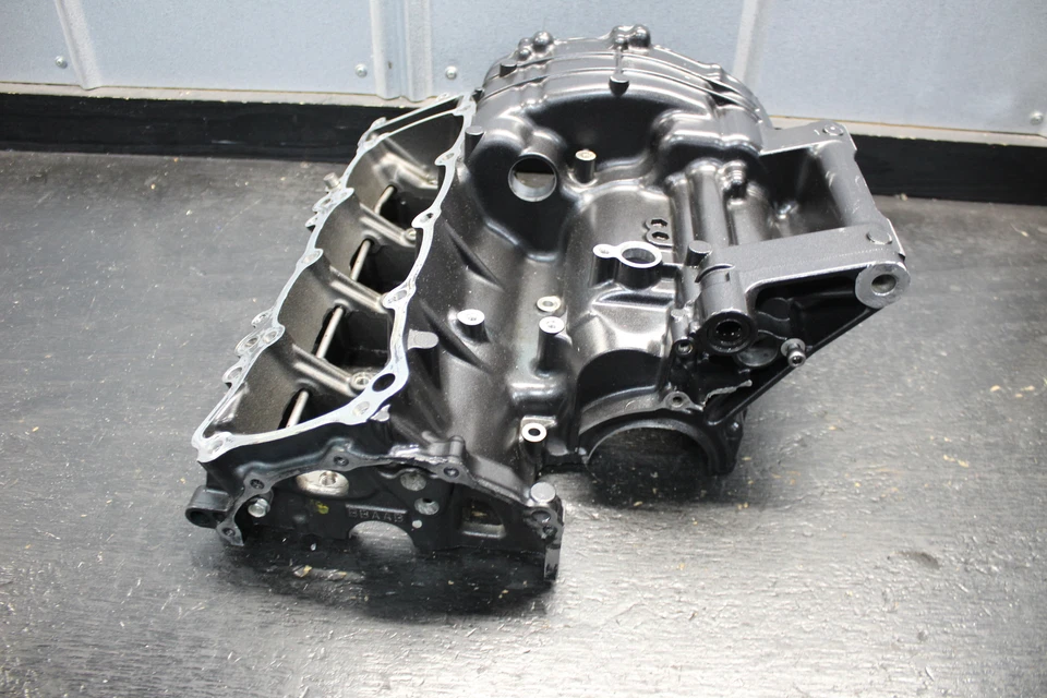 08-11 HONDA CBR1000RR CBR 1000 MOTOR CRANKCASE CRANK CASES BLOCK TOP HALF 2008 0 - Image 4 of 4