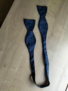 Fliege neu zum selber binden John Henrio 100 Prozent Seide blau edel