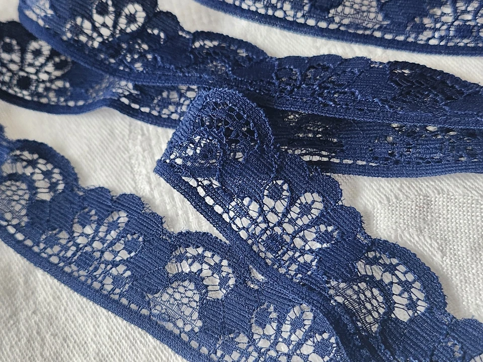 Dentelle vintage  bleu 2 métres 80 sur 2,5 cm A5 - Photo 4/4