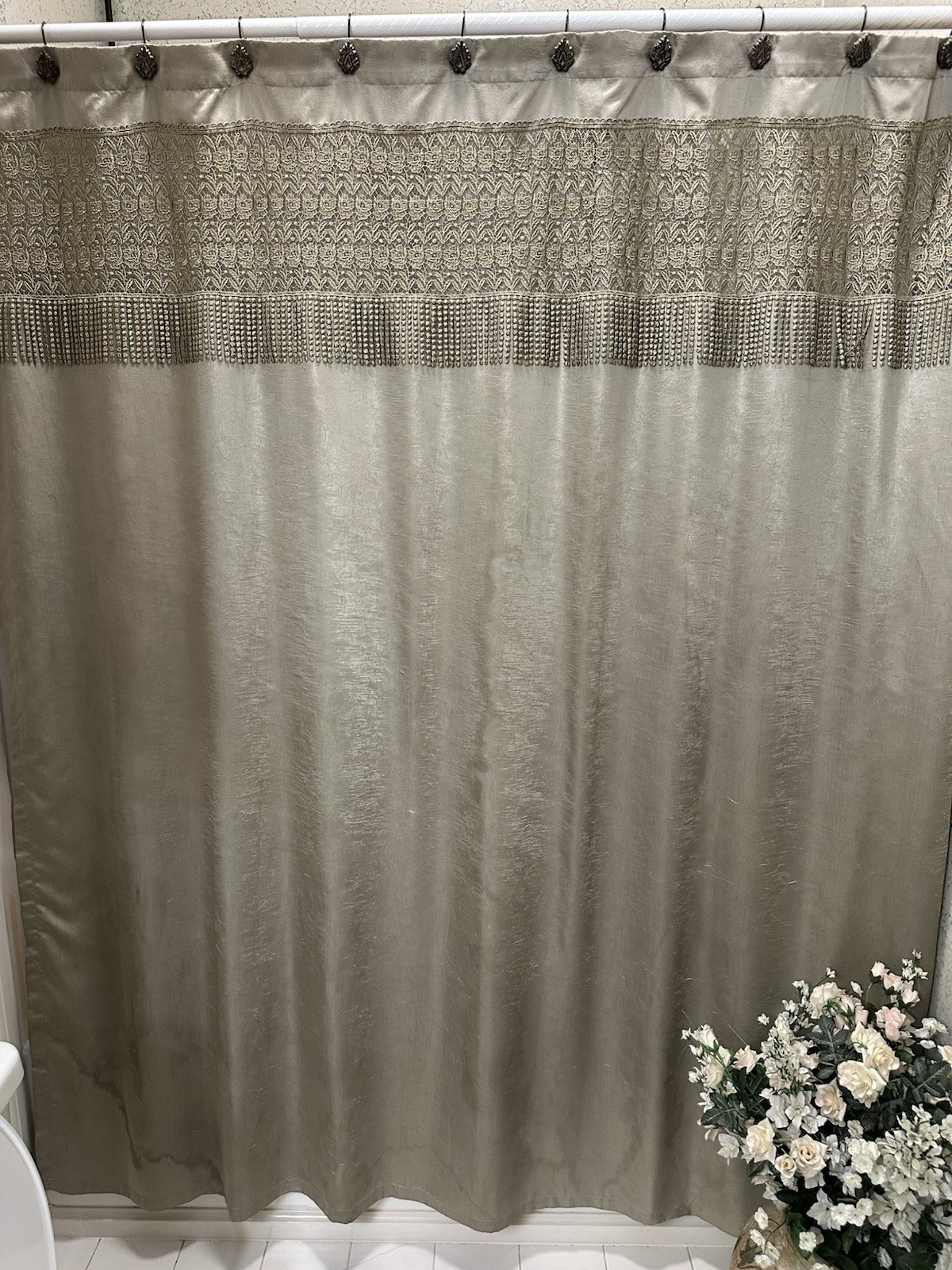 Croscill Decorative Towel Set With Matching Shower Curtain Please Read Discrip