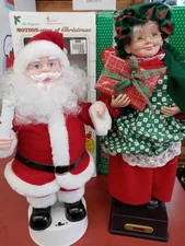 VINTAGE TELCO MOTIONETTES OF CHRISTMAS SANTA AND MRS CLAUSE LOT- LIGHTED FIGURES