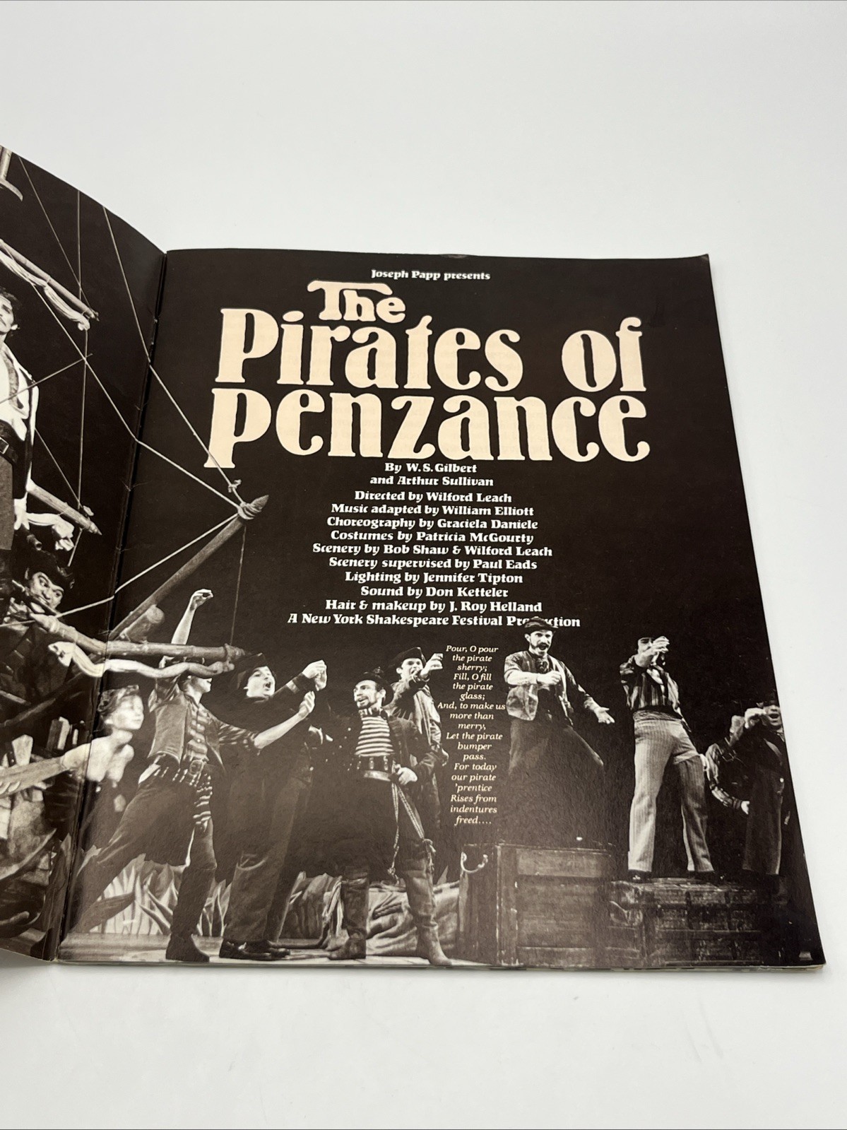 The Pirates of Penzance OBC  Souvenir Program 1981 Kevin Kline Linda Ronstadt