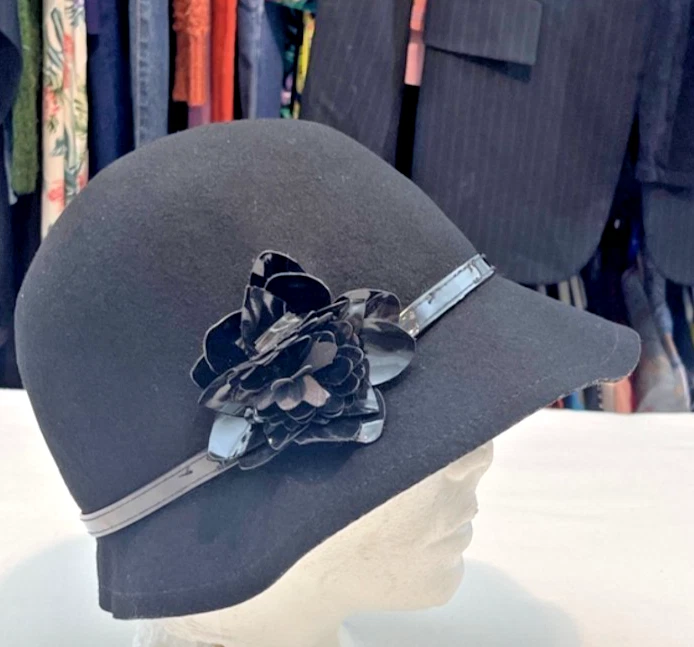 Vintage Liz Claiborne Tophat Rabbit Hair Wool Bow Black One Size VTG USA LIZ CLAIBORNE derby HAT 100% wool black felt 20-1/8  main image 3