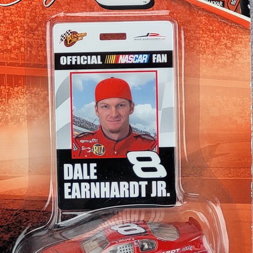 Nascar Winners Circle 2004 Dale Earnhardt Jr #8 Official Fan Card 1:64 Car - Picture 4 of 9