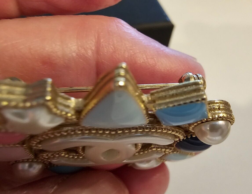 Chanel CC Geometric brooch Multi Shape Stones Faux Pearl, Pink, Blues, Gold tone - Picture 6 of 15