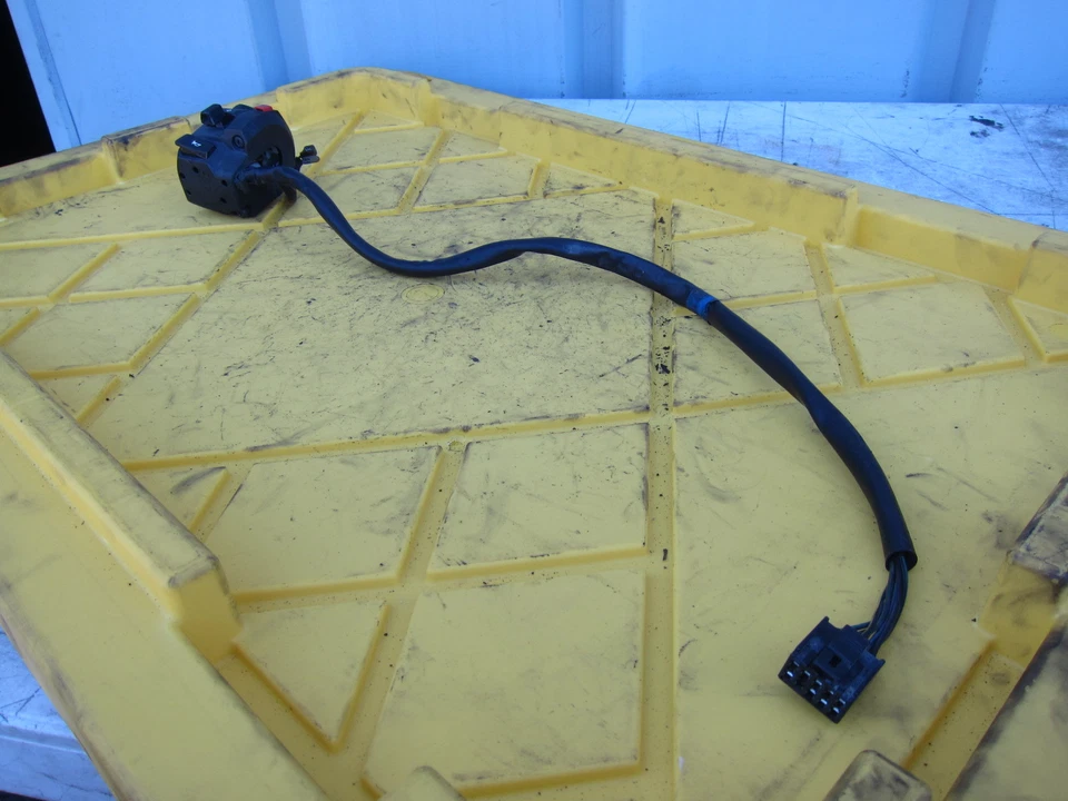 2008 SUZUKI KATANA 650 GSX650F OEM CLIPE ESQUERDO NA ALÇA INTERRUPTOR DE SINAIS DE BUZINA - Imagem 2 de 4