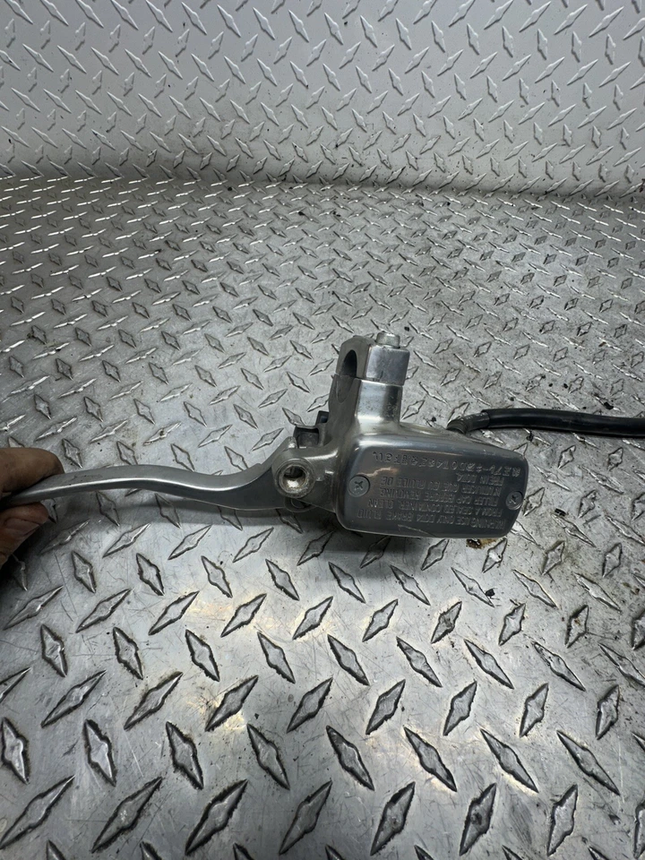 2002 Honda Vtx1800c Cast Front Brake Master Cylinder - Image 3 of 4