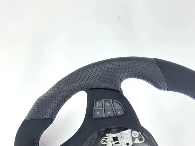 Volante deportivo personalizado BMW X5 2000-2006 Alcántara y cuero Foto 3 de 4