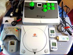 Sega Dreamcast/Arcade Stick HKT-7300 Ultimate Bundle  lot of 9
