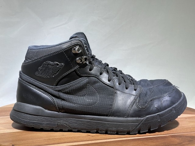 trek sneaker boot