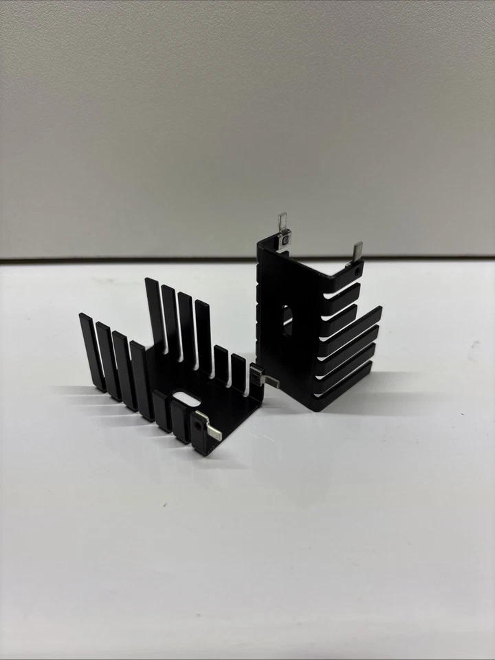 Pack of 102 TruSemi TO-220 bolt-on heatsinks - Image 2 of 3