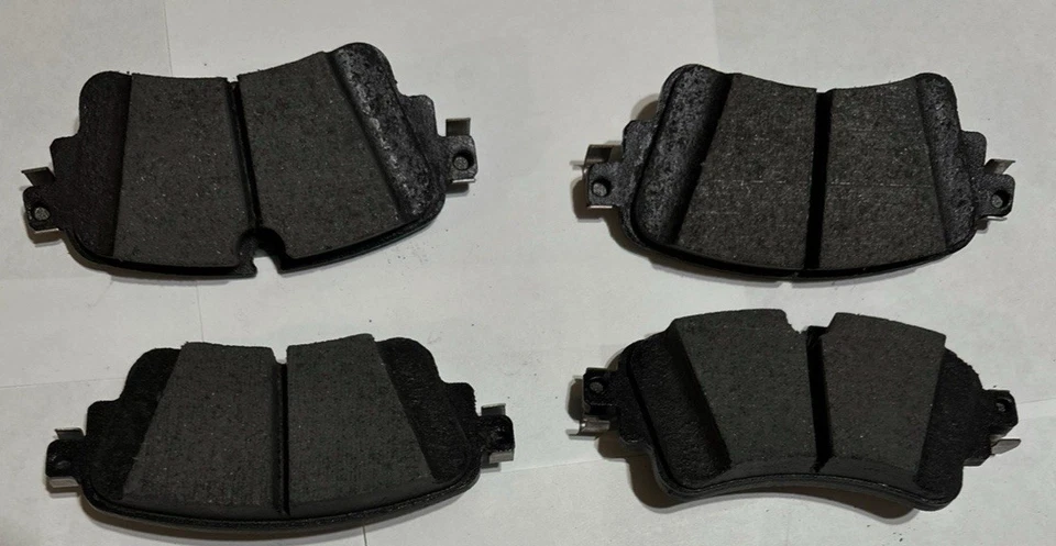 Pastillas de freno Carquest con herrajes - traseras - nuevas. Audi A4, S5, SQ5, S4 2018 2020. Foto 2 de 3