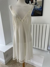 Women’s vintage ST MICHAEL cream lace trim slip, size UK18 STD