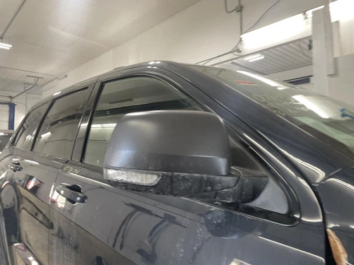 Used Right Door Mirror fits: 2018 Jeep Grand cherokee power heated w/memory turn