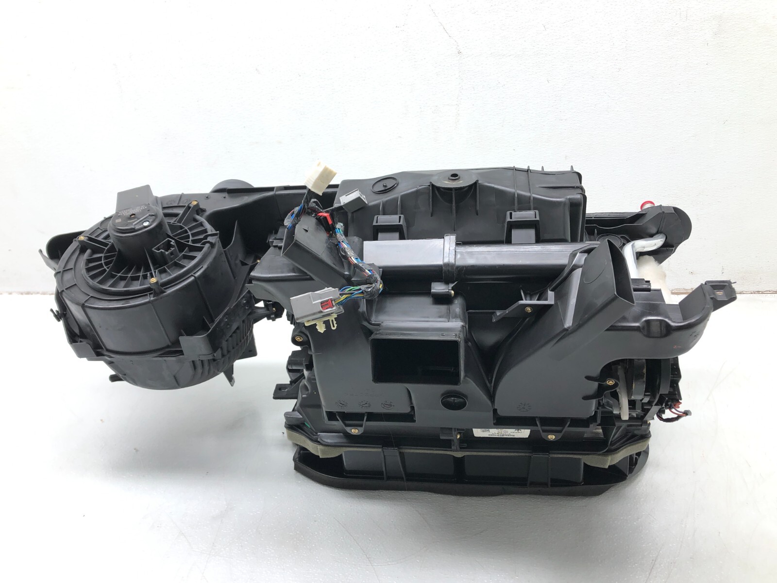 2017-2022 MASERATI LEVANTE A/C HEATER EVAPORATOR CORE HVAC BLOWER HOUSING OEM.
