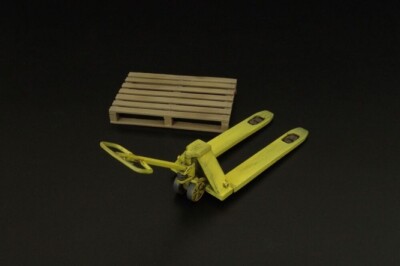 Brengun BRL32027 - 1:32 Pallet truck w- palette - Neu
