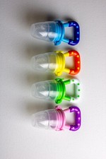 Set of 4 Teething Pacifiers with Fresh Fruit Feeder