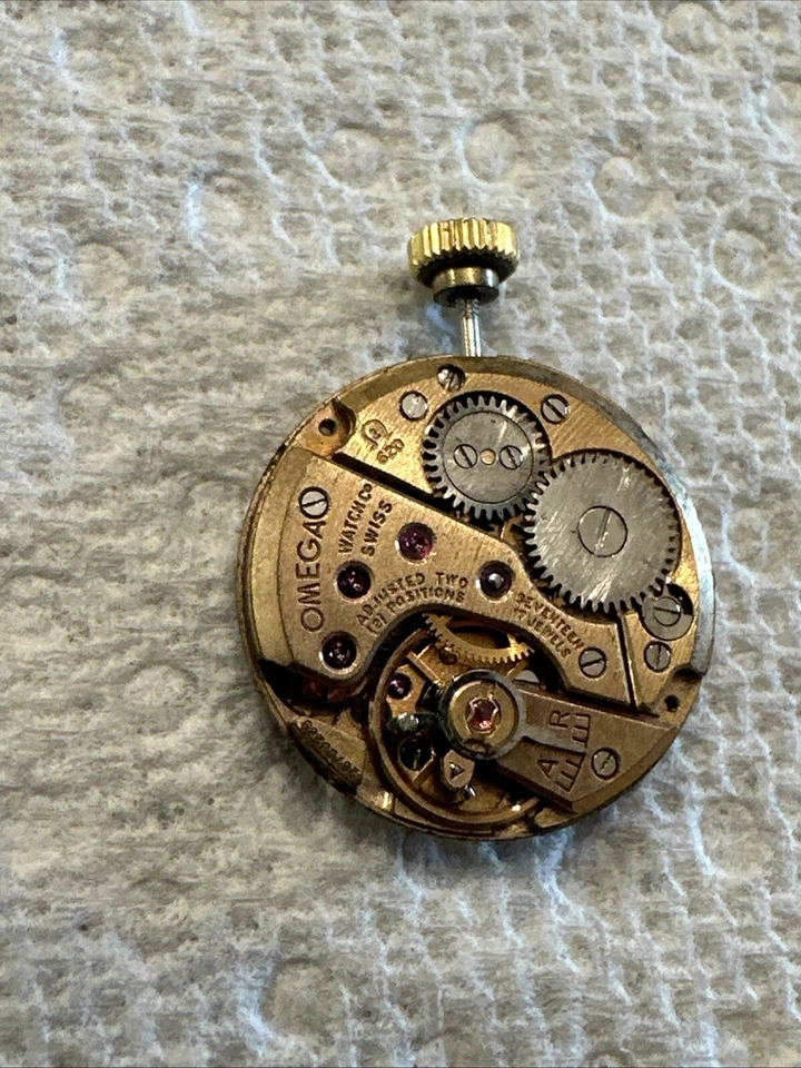 Movimiento vintage Omega calibre 620 17 joyas 2 ajustes para piezas Foto 4 de 4