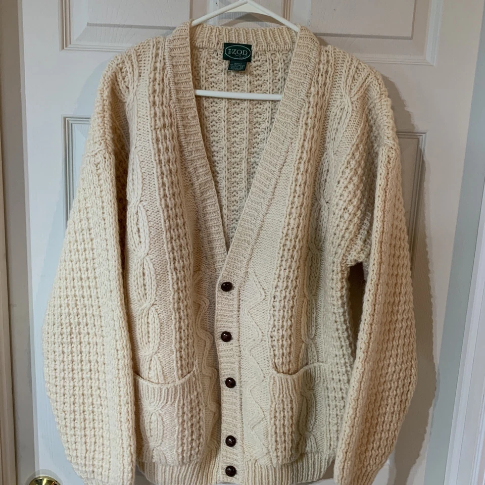 Suéter IZOD M Beige Tejido a Mano Lana Cable Cárdigan Años 60 Carrete Etiqueta Grueso De Colección Foto 2 de 4