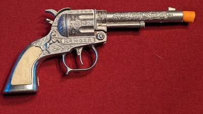 VINTAGE BUZZ HENRY, '' GENE AUTRY '' CAP GUN WITH IMBEDDED GRIPS