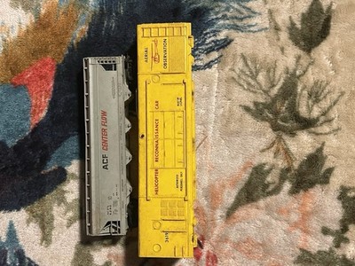 HO 1:87 ACF Center Flow Hopper Car 2pc Lot Gray/Yellow DC Analog Two-Rail