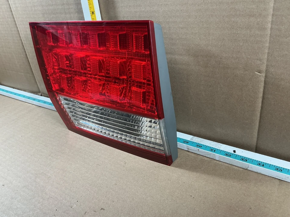 2005-2007 Honda Odyssey Rear Left Side Inner Taillight Tail Light 166-59843L OEM - Image 2 of 4