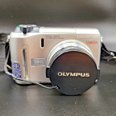Olympus CAMEDIA C-740 Ultra Zoom 3.2MP Digital Camera - Silver Tested