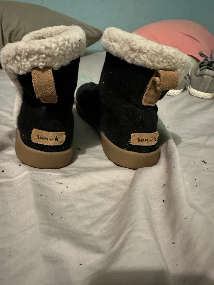 BOTÍN SANUK ROLL-TOP FORRADO - GAMUZA NEGRA - MUJER US 9 Foto 2 de 4