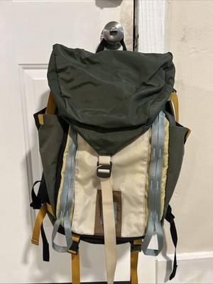 Topo Designs Mountain Pack 28L Bone White/Olive Backpack Hiking Outdoors