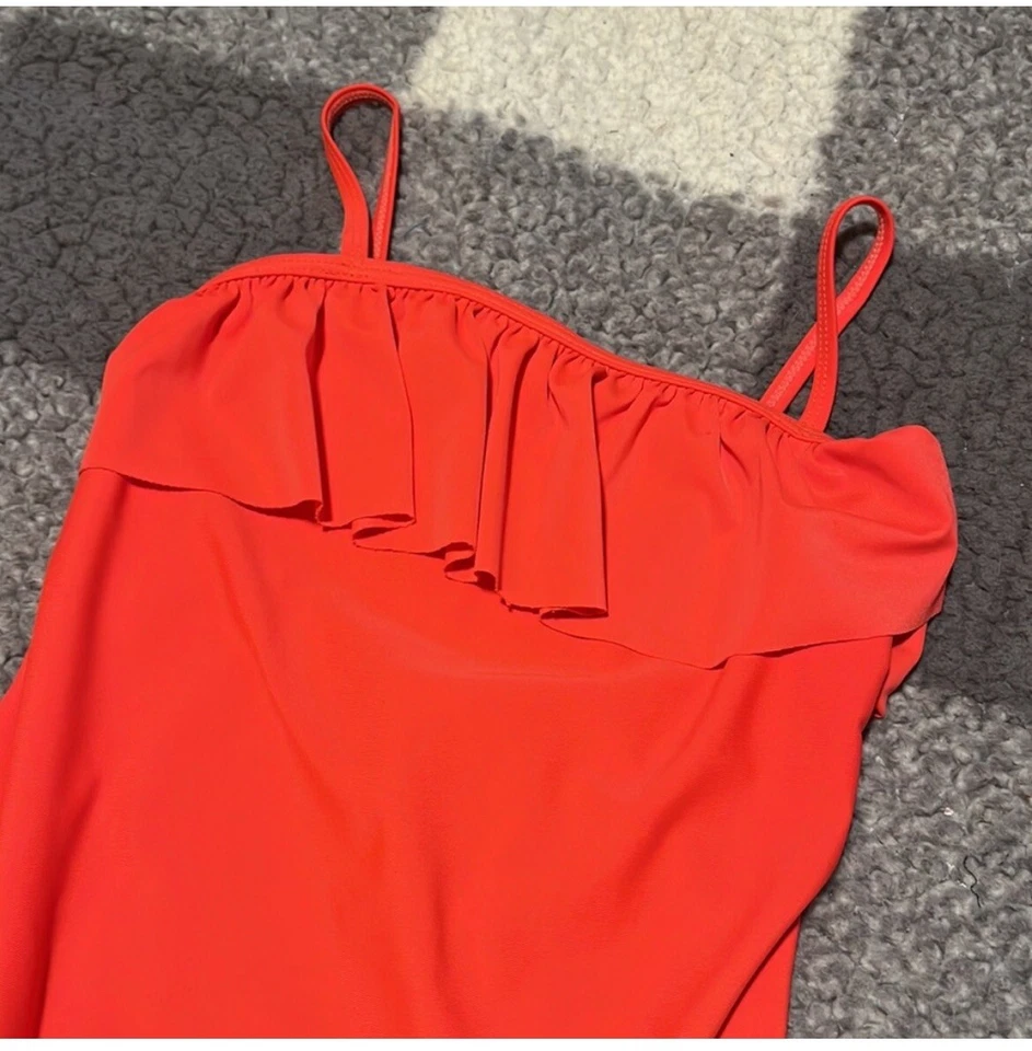 Traje de baño Old Navy para niñas naranja con volantes talla grande de una pieza Foto 2 de 4