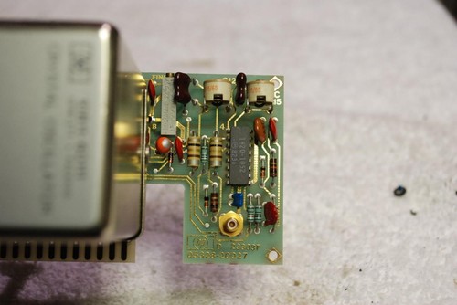 HP 10811-60111 10 MHz High Stability Crystal Oscillator with circuit card - Picture 5 of 5