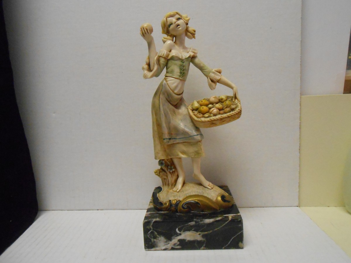VINTAGE DEPOSE ITALY 922 GIRL WITH BASKET OF FRUIT 10