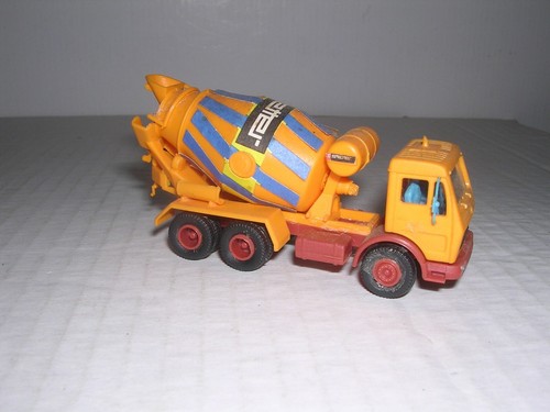 Camiones de hormigón KIBRI #10043 2 Mercedes de 10 ruedas listos para mezclar H.O. construidos 1/87 | Condition: Used