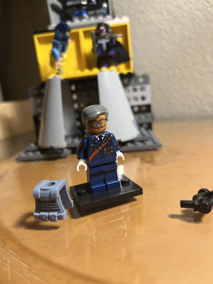 Juego de figuras personalizadas LEGO DC Batman Commissioner Gordon Sh326 70908 Foto 3 de 4