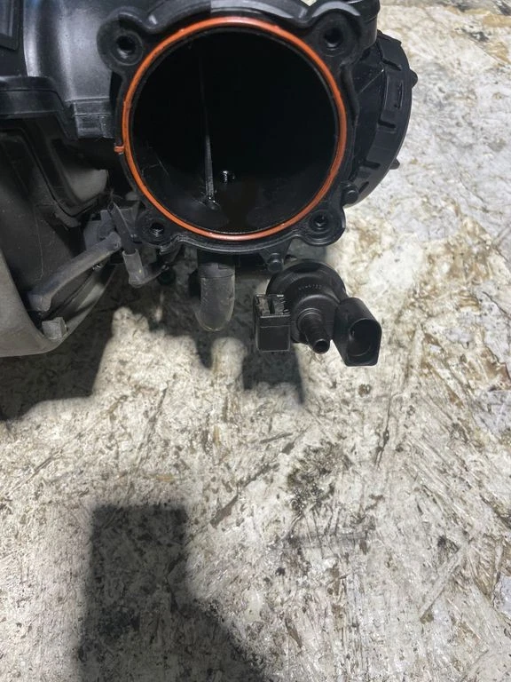 Colector de admisión gasolina 8599193 STO57680 AUDI A4 S4 B7 8E 8H 2006 Foto 2 de 4