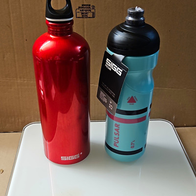 Fahrradflasche/Trinkflasche SIGG Pulsar 0,75l + Traveller Isoflasche 1,0l -Set-