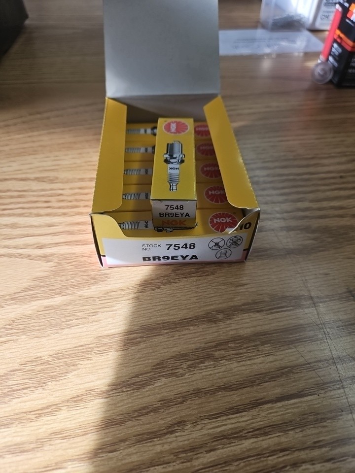 BR9EY-A 7548 Spark Plug  Standard LOT OF 6