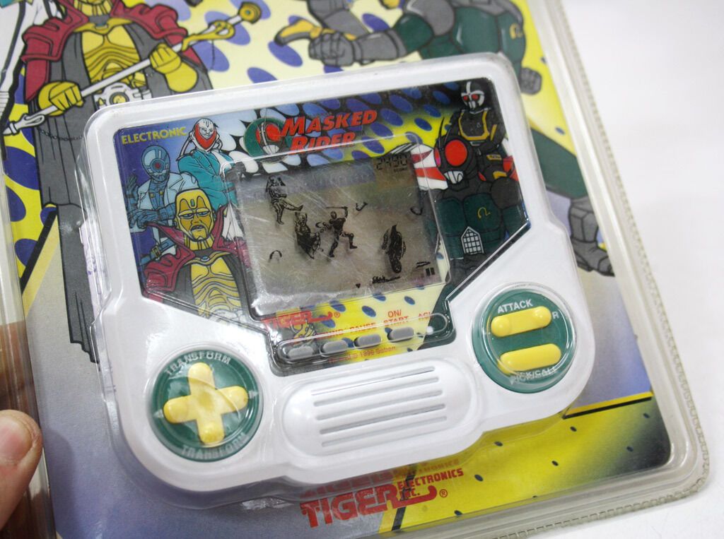 VERY RARE VINTAGE 1996 MASKED RIDER LCD HANDHELD GAME TIGER NEW