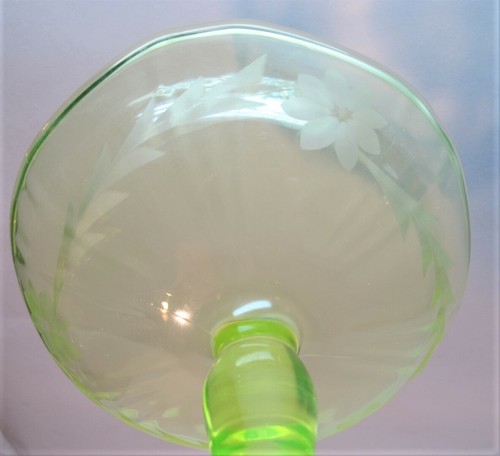 Bold 8.75" ANTIQUE VASELINE GLASS Hand-Engraved Glass Compote Bowl, circa 1900 - Picture 4 of 6