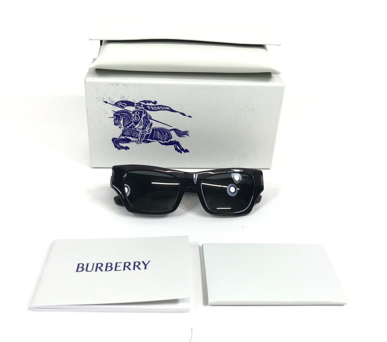 Солнцезащитные очки Burberry B4441-U 411287 Полированный Прозрачный серый с темно-серыми линзами 25690₽