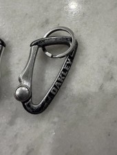 ONE 1 OAKLEY SMALL CARABINER KEYCHAIN KEY CHAIN BLACK USED NEW DISPLAY RARE