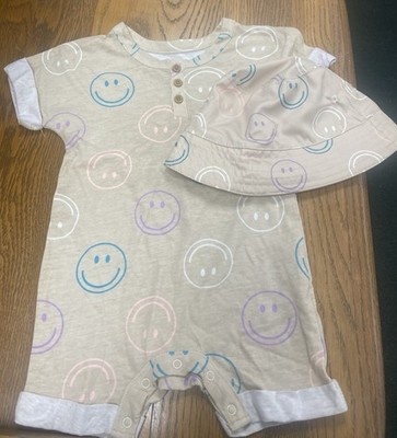 Grayson Mini one piece shorts w/matching sun hat size 0-3 M NWT Unisex Snap