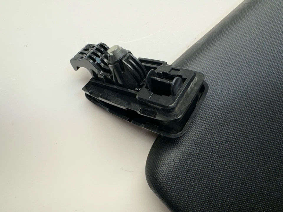 Mercedes-Benz CLA250 2014-2019 parasol pasajero lado derecho parasol OEM Foto 4 de 4