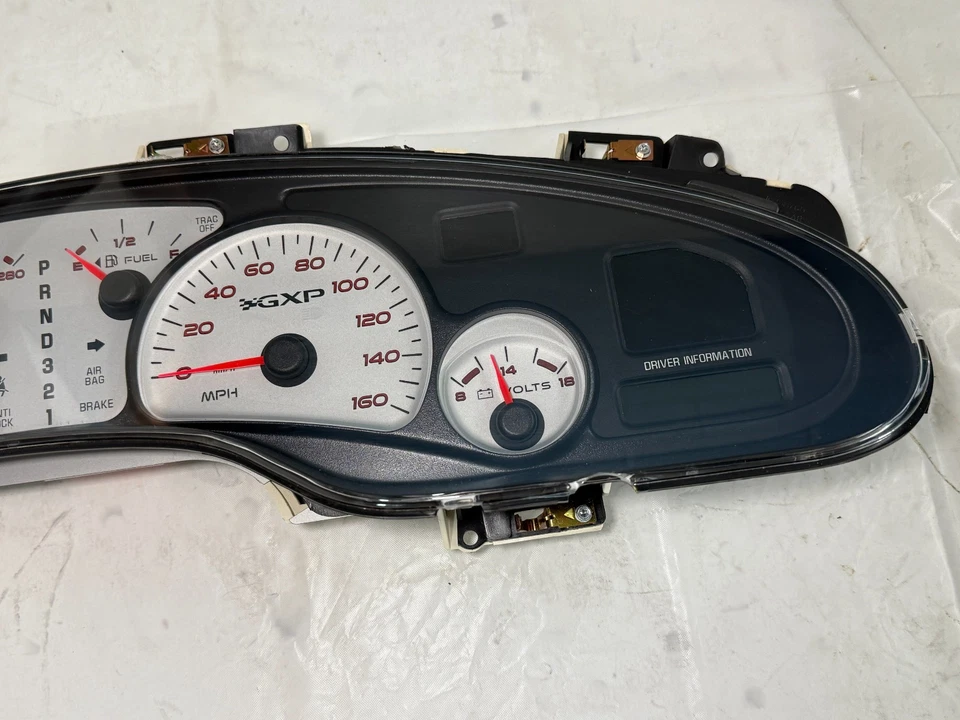 Painel de instrumentos velocímetro Pontiac Bonneville GXP SSEI 00-05 FABRICANTE DE EQUIPAMENTO ORIGINAL 25764388 - Imagem 3 de 4