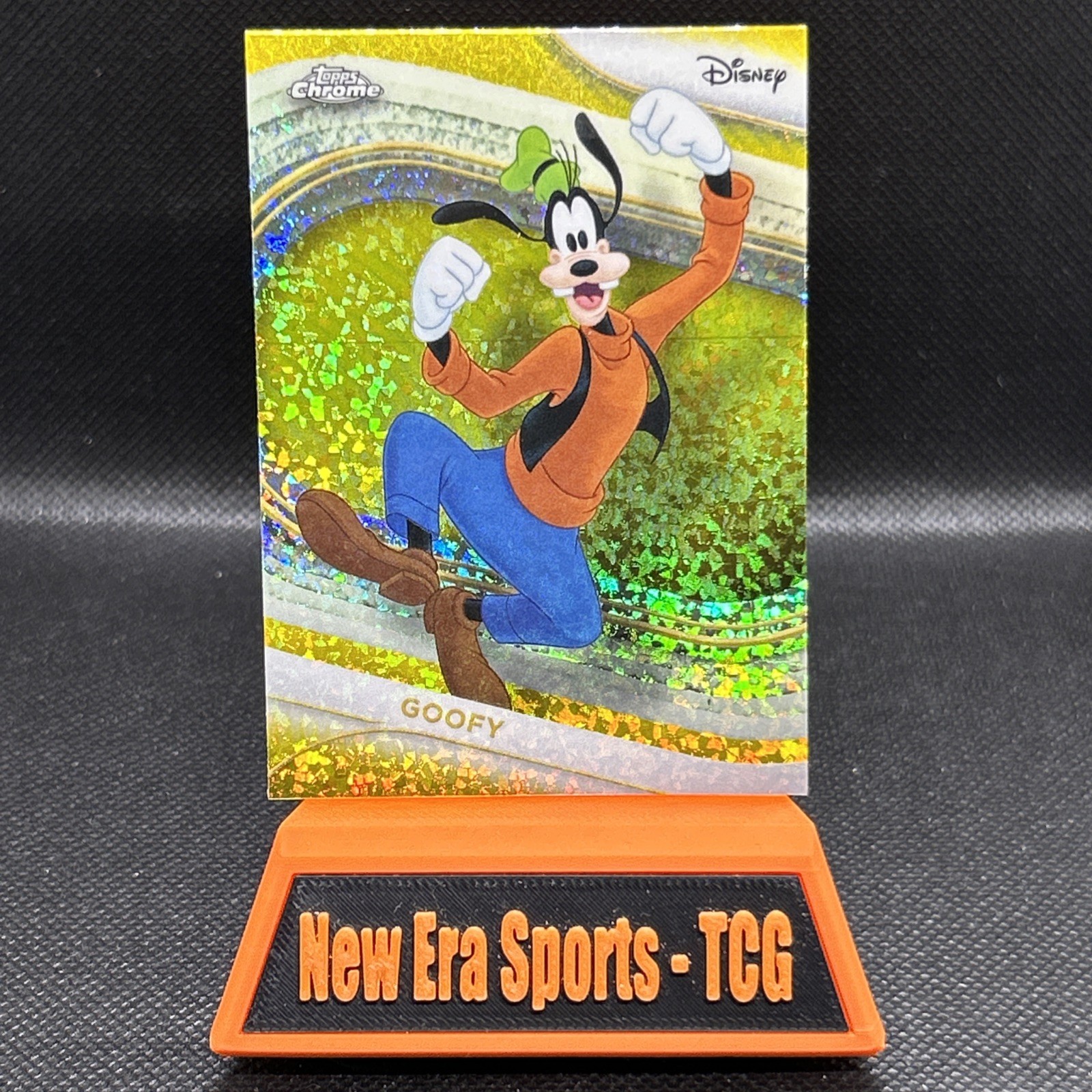 Goofy 2025 Topps Chrome Disney #32 Yellow Mini Diamonds Refractor